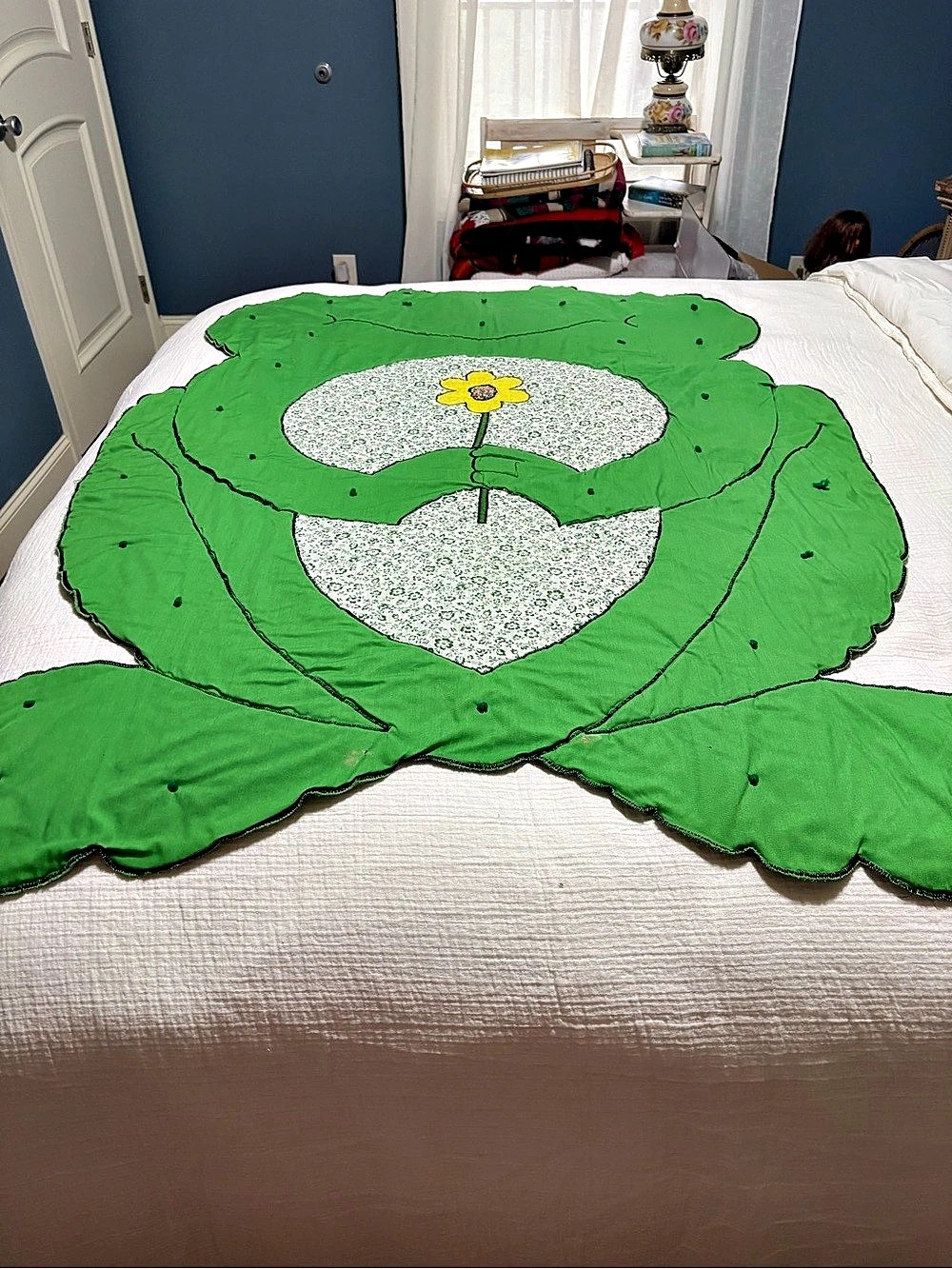 Green & White Floral Appliqué Quilt